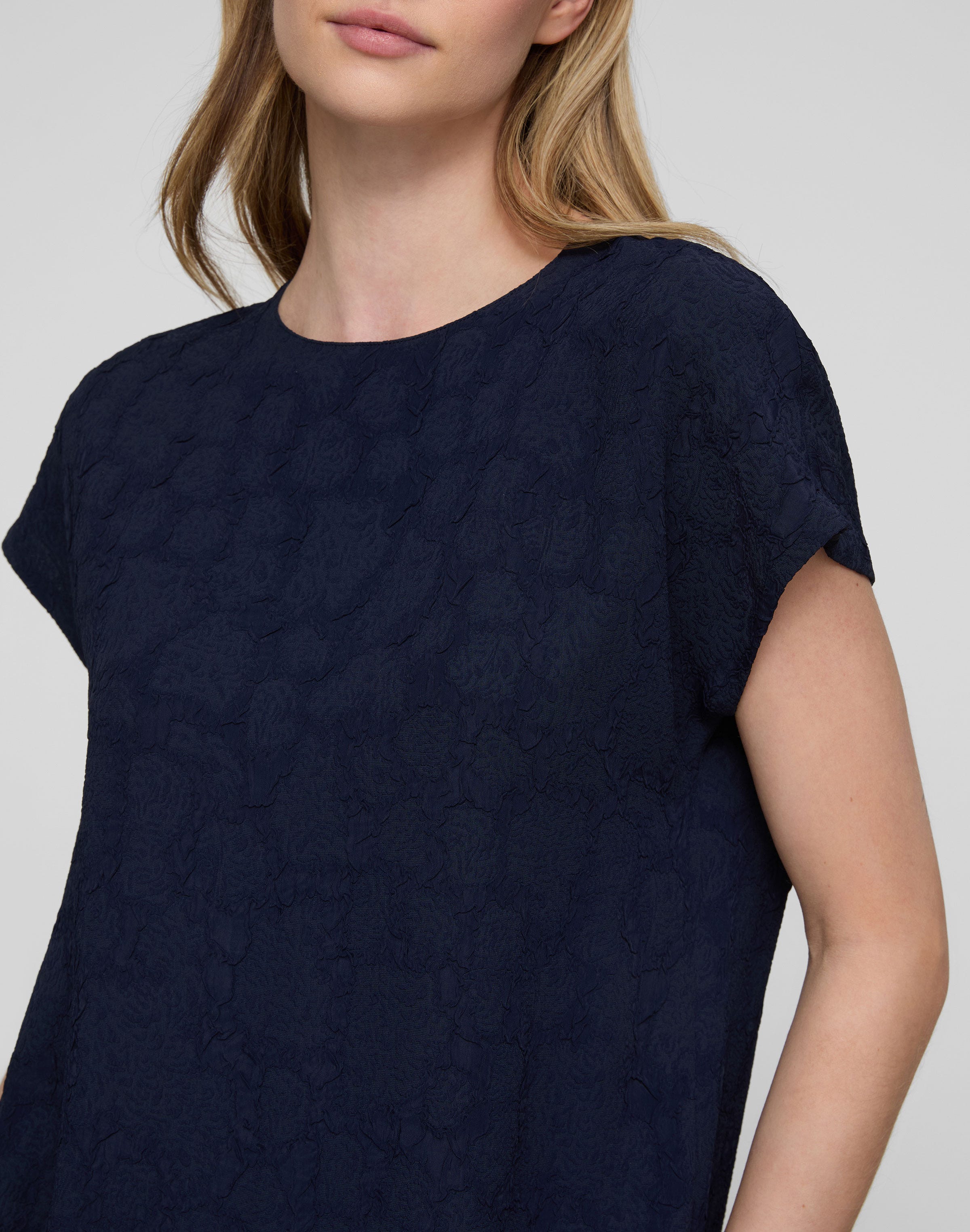 Rosette Jacquard Short Sleeve Blouse
