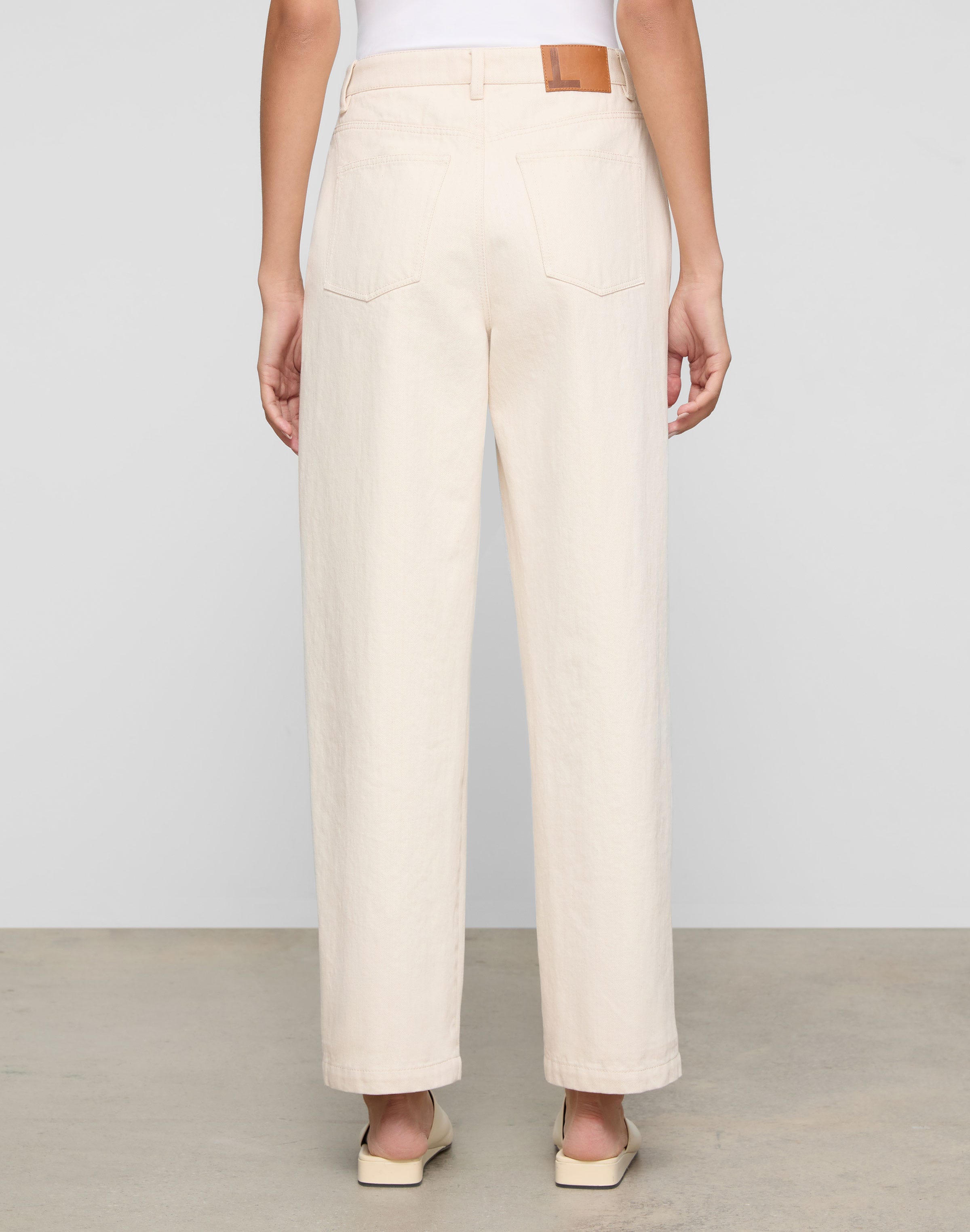 L148 Denim Kent Barrel Leg Jean