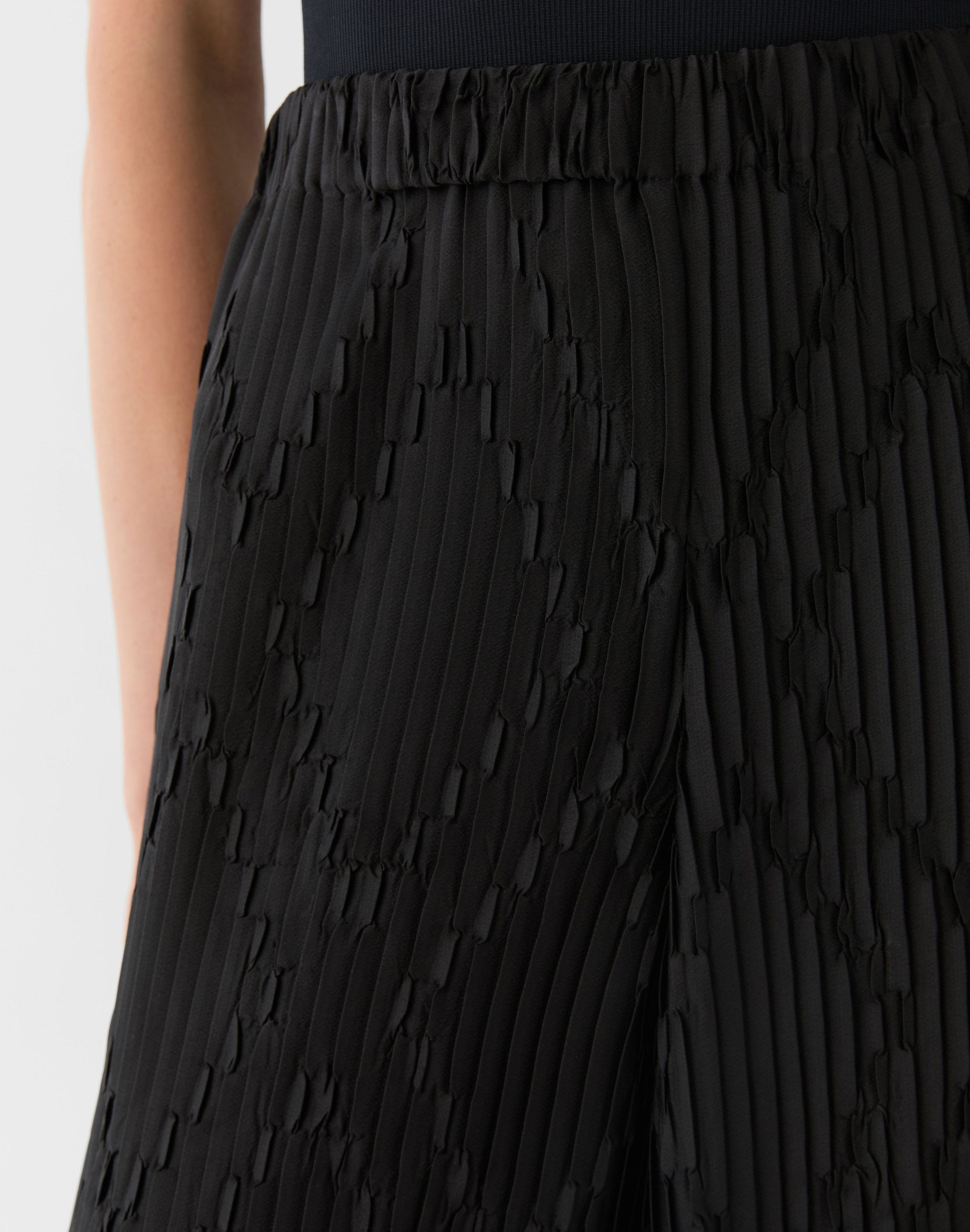 Geo Satin Plissé Parkside Pant